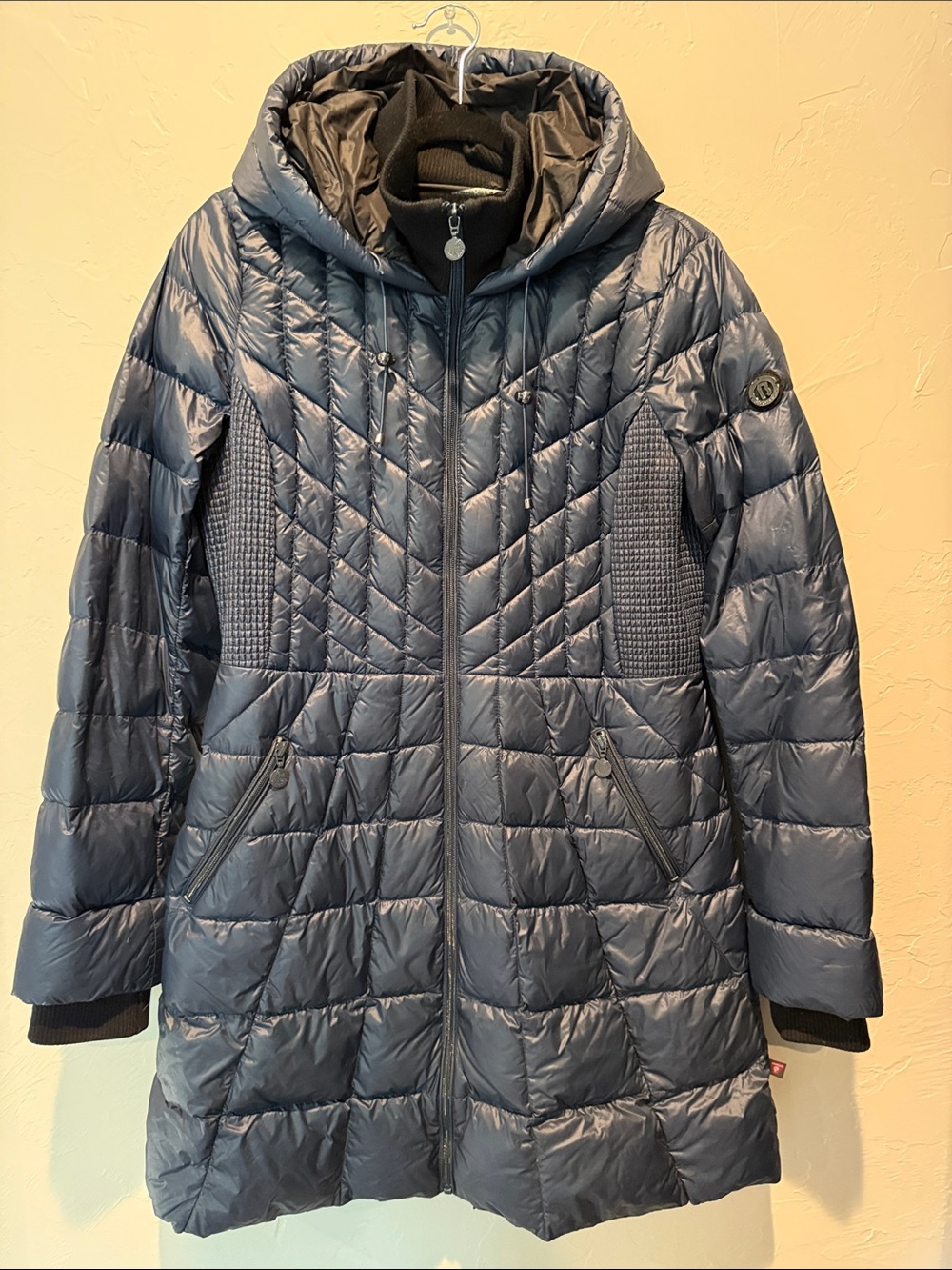 Bernardo Quilted Hooded Puffer Coat in Navy Blue